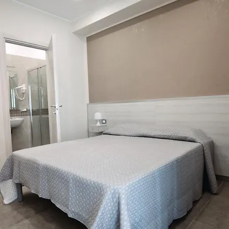 Six בית הארחה